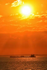 Tankschiff GEORGY MASLOV (IMO: 9610793) im Licht der untergehenden Sonne. Ostsee, 21.08.2020
