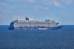 Kreuzfahrtschiff MEIN SCHIFF 1 (IMO 9783564) mit einer Länge von  316 Meter vor Rügen. - 29.08.2020