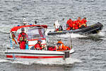 Wasserwacht-Boot HESSEN 2 und DLRG-Boot SEETEUFEL am 29.07.2022 in der Ostsee vor Travemünde