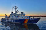 Zollboot PRIWALL in der Ostsee vor Lübeck-Travemünde.