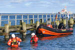 Boot der Wasserwacht am 04.02.2023 in der Ostsee vor Lübeck-Travemünde