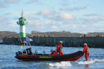 Boot der Wasserwacht am 04.02.2023 in der Ostsee vor Lübeck-Travemünde