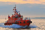 Lotsenversetzboot SCHILKSEE am frühen Morgen des 15.05.2023 in der Ostsee vor Lübeck-Travemünde