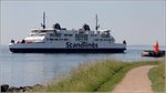 Die 1991 gebaute AURORA AF HELSINGBORG (IMO 9007128) hat soeben Helsingør (Dänemark) verlassen und steuert Helsingborg (Schweden) an. Sie ist 111,2 m lang und 28,22 m breit, hat eine GT von 10.918 und kann 240 Fahrzeuge sowie 1.250 Passageiere befördern. Heimathafen ist Helsingborg (Schweden).