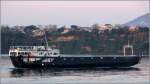 Die 1969 gebaute TOURIST FERRY BOAT SECONDO (IMO 8841383) begegnete mir in den frühen Morgenstunden des 31.03.2014 bei Procida im Golf von Neapel. Sie ist 83 m lang, 10 m breit und hat eine GT von 497. Sie kann 60 Fahrzeuge und 199 Passagiere befördern. Heimathafen ist Neapel (Italien). 