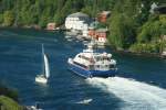 Auf dem Weg von Bergen nach lesund schlngelt sich die M/S  Kommandren  bei der Passage der Inneren Hordanlandrinnen durch die Inselwelt des Radsundet; 16.06.2009