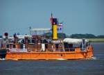 Der 100 Jahre alte Schutendampfsauger 'Sauger IV', im Schleppverband mit der  Twelenfleth  und der  Flensburg  auf der Elbe. Kurs Hamburger Museum fr Arbeit am 23.06.2009.