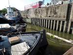 Hamburg am 26.8.2018, Hafenmuseum Schuppen 50, ein Teil der Flotte an der Kaimauer / (öffentlich zugängliches Gelände)