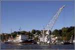 Der Dampfeisbrecher STETTIN und der Schwimmkran HHLA I liegen am 16.10.2005 eintrchtig im Museumshafen Oevelgnne nebeneinander. Der Dampfeisbrecher STETTIN ist Baujahr 1933, der selbstfahrende Schwimmponton mit Wipp-Drehkran HHLA I wurde bereits 1928 in Dienst gestellt. Aufnahmedatum: 16.10.2005. Nhere Informationen zu den Schiffen im Museumshafen Oevelgnne gibt es auf der Seite: www.museumshafen-oevelgoenne.de
