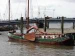 10.3.07 HELENE ist ein Tjalk, ein hollndisches Plattbodenschiff.
Zum segeln auf Binnengewsser, Flssen oder in flachen Kstenbereichen. Solche Schiffe waren frher auch in Hamburg im Einsatz. 