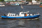 OTTENSTREUER (ENI 05105640) am 10.05.2015, Hamburg, Elbe, vor  den  St.Pauli  Landungsbrücken anlässlich des Hafengeburtstages / Ex-Namen: WS 33 (1992-2007), WS 3 (1958-1991) / Schweres Hafenstreifenboot der Wasserschutzpolizei Hamburg / Lüa 19,72 m, B 4,59 m, Tg 1,95 m / 1 Diesel, Motorenwerke Mannheim, 241 kW, (329 PS), 20 km/h / gebaut 1957 bei Menzer, HH-Bergedorf / Eigner: Polizei Hamburg / am 8. Mai 2007 in den Betrieb des Museumshafen Oevelgönne e.V. Hamburg, überstellt und in OTTENSTREUER umbenannt. Hans Ottenstreuer war von 1949 bis 1969 Leiter des Wasserschutzpolizeiamtes