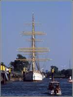 Das Segelschulschiff DEUTSCHLAND liegt in Bremen-Vegesack in der Lesum kurz vor der Mndung in die Weser. Scan eines Dias aus dem Jahr 2004.
