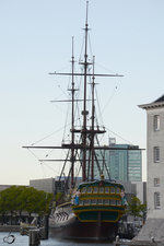 Das V.O.C.-Segelschiff Amsterdam im Museumshafen (August 2012)