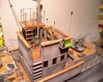 Artillerie-Prahm der ehem. DKM, Scratch-build Modell im Mastab 1:35, Ruderhaus mit oberem Fahrstand, Antennen,Scheinwerferstand.