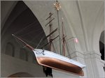 In der St. Katharina Kirche in Ribe (Jütland) hängen drei Votivschiffe. Dies ist eines davon. 31.05.2016