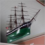 Das Votivschiff NAOS AF ALLINGE in der Allinge kirke auf Bornholm. 22.08.2016