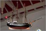 Dieses Votivschiff hngt in der evang. Kirche auf Norderney. Wenn man durch den Seiteneingang die Kirche betritt, ist es das erste der beiden dort hngenden Votivschiffe. Aufnahmedatum: 03.04.2007