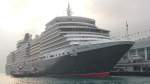 Die Queen Elizabeth lag am 26.03.2014 in Hongkong vor Anker. Es ist schon ein großes Schiff.