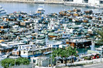 Hausboote in SHau Kei Wan Harbour in Hongkong. Bild vom Dia. Aufnahme: März 1989.