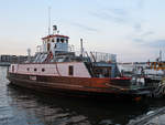 Die zum Hausboot  Plagen  umfunktionierte Fähre im Hafenkai Aalborg.