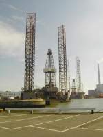 Gleich 2 Bohrplattformen standen im Frühjahr 2005 im Hafen von Esbjerg