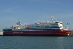 OSLOFJORD,  in Fhrschiff im Hafen von Hirtshals. Am 15.06.2014 gesehen. Anfang 2008 wurde die Fhre Atlantic Traveller in M/S Bergensfjord umbenannt. Nach Umbauten 2014 der M/S Bergensfjord in der Werft, soll sie in Oslofjord umbenannt werden. IMO: 9058995, Baujahr: 1993, Lnge: 134 Meter, Breite: 24 Meter, Geschwindigkeit: 18 Knoten, Passagierzahl: 840, Autos: 260