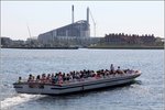 Die 1996 gebaute HYRDINDEN (Dän. Kontrollnr. P 936) ist eine Rundfahrtenboot in Kopenhagen. Länge: 19,30 m, Breite: 4,80 m, Tiefgang: 1,85 m, Passagiere: 167. 02.06.2016