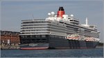 Die 2010 gebaute QUEEN ELIZABETH (IMO 9477438) liegt am 04.06.2016 am Langeliniekajen in Kopenhagen. Sie ist 294 m lang, 32 m breit, hat eine GT von 90.901 und bietet 2.058 Passagieren Platz. Heimathafen ist Hamilton (Bermuda)