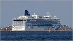 Die 2001 auf der Meyer Werft in Papenburg gebaute NORWEGIAN STAR (IMO 9218131) liegt am 02.06.2016 in Kopenhagen. Sie ist 294,13 m lang, 32,20 m breit, hat eine GT/BRZ von 91.740 und bietet 2.348 Passagieren und 1.083 Besatzungsmitgliedern Platz. Heimathafen ist Nassau (Bahamas).
