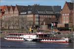 Die WESERSTOLZ (ENI 05804030) liegt am 21.04.2015 am Martinianleger in Bremen. Das Schiff wurde von 1941 - 1949 in Prag gebaut und fuhr zunchst unter dem Namen LABE. 1986 wurde das Schiff auer Dienst gestellt und sank 1997 in der Moldau. 1998 wurde es geborgen und in Minden mit Hilfe einer Arbeitsbeschaffungsmanahme restauriert. Bis zum April 2015 war der Dampfer in Minden beheimatet und u.a. fr Fahrten auf der Weser eingesetzt. Am 20.04.2015 erfolgte die berfhrung unter dem neuen Namen WESERSTOLZ nach Bremen.