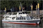 Die 1979 gebaute Barkasse SENATOR (ENI 05305030) liegt am 07.09.2016 an der Schlachte in ihrem Heimathafen Bremen. Sie ist 26,18 m lang und 6,44 m breit, bis zu 38 Passagiere finden auf ihr Platz.