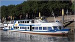 Die 1988 gebaute HANSEAT ist 41,39 m lang und 9 m breit. Bis zu 400 Passagiere finden auf ihr Platz. Hier liegt sie am 07.09.2016 an der Schlachte in ihrem Heimathafen ist Bremen.