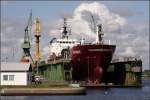 Der 1996 gebaute LPG Tanker ALPHAGAS (IMO 9130456) im Schwimmdock der Rickmers-Lloyd Werft in Bremerhaven. Die ALPHAGAS ist 114 m lang, 15,7 m lang und hat eine GT von 4924. Heimathafen ist St. John's (Antigua and Barbuda).