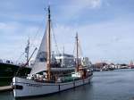 LINE HINSCH das  Restaurantschiff  im Fischereihafen von Bremerhaven;090826