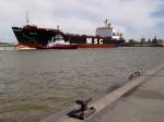 Die 1982 gebaute MSC EYRA (IMO 8201648) am 16.05.2010 bei einem Wendemanver in den Kaiserhfen von Bremerhaven. Untersttzt wird sie dabei am Bug vom Schlepper RT ROB. Die MSC EYRA ist 203 m lang, 25 m breit, hat eine GT von 21586 und eine Kapazitt von 1.788 TEU. Sie fhrt unter der Flagge von Panama. Frhere Namen: EYRA, PELINEO, MIDEN AGAN, MAERSK TORONTO, C G M LE CAP, KAPITAN KOZLOVSKIY.