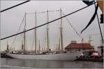 Die 1937 gebaute SANTA MARIA MANUELA war ber Jahrzehnte als portugiesisches Fischereischiff unterwegs. In den Jahren 2007 bis 2010 wurde sie zu einem Schiff umgebaut, das fr touristische Fahrten eingesetzt wird. Sie ist fast 69 m lang, 9,90 m breit und hat eine Segelflche von 1.130 m, Heimathafen ist Aveiro (Portugal). Hier liegt sie am 26.08.2010 im Neuen Hafen von Bremerhaven.