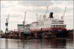 Die NORDKAPP der Hurtigruten liegt am 21.04.2007 bei BREDO in Bremerhaven auf dem Trockenen. 