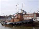 Der 1961 gebaute Hafenschlepper HANSA (ENI 05306270) der bremenports liegt am 13.03.2011 im Kaiserhafen III in Bremerhaven.