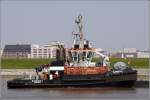 Die BUGSIER 4 (IMO 9376191) liegt am 23.04.2011 am Schlepperpier in Bremerhaven. Sie wurde 2008 gebaut, ist 28 m lang und 12 m breit. Die drei Maschinen leisten je 1.600 kw, der Pfahlzug betrgt 80 t. Heimathafen ist Hamburg.