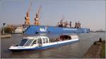 Mit der HEIN MCK werden Hafenrundfahrten durch die Bremerhavener berseehfen angeboten. Sie ist 22 m lang, 5,10 m breit und verfgt ber eine Maschine mit 186 PS. 120 Passagier finden auf der HEIN MCK Platz, die hier gerade das Dock III der Lloyd Werft passiert. 23.04.2011