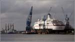 Das Traumschiff DEUTSCHLAND (IMO 9141807) liegt am 24.05.2011 im Schwimmdock bei Bredo in Bremerhaven. Links daneben der Schwimmkran SK 16, der die Fender der DEUTSCHLAND aufgenommen hat. Ganz links ist die Hubinsel ODIN zu sehen.