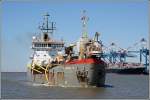 Der niederlndische Saugbagger CORNELIA (IMO 8019277) ist am 11.06.2006 in Bremerhaven im Einsatz. Sie ist 112 m lang, 19,6 m breit und hat eine GT von 6051. Heimathafen ist Limassol (Zypern).