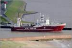 Der polnische Trawler GDY 36 POLONUS verlsst am 21.06.2011 durch die Geestemndung der Fischereihafen von Bremerhaven.