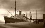 Aus dem Archiv der Großeltern, um 1932: Motorschiff Bremen am Bremerhavener Columbuskaje.