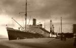 Aus dem Archiv der Groeltern, um 1932: Motorschiff Bremen am Bremerhavener Columbuskaje.