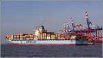 Die 2006 gebaute BENTONVILLE (IMO 9313929) hat gerade ihren Liegeplatz an der Stromkaje in Bremerhaven verlassen und nimmt Kurs Richtung Nordsee. Sie ist 294 m lang, 32 m breit, hat eine GT von 48.853, eine DWT von 53.702 und eine Kapazitt von 4.504 TEU. Heimathafen ist Kopenhagen (Dnemark). Frhrere Name: MAERSK BENTONVILLE. 22.10.2011