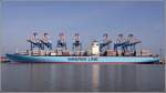 Die 2007 gebaute ELLY MAERSK (IMO 9321536) liegt am 25.09.2011 an der Stromkaje in Bremerhaven. Sieben Containerbrcken bedienen das fast 400 m lange Schiff gleichzeitig. 