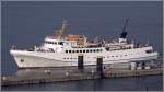 Die 1970 gebaute FAIR LADY (IMO 7016474) hat am Morgen des 03.09.2011 von der Seebderkaje in Bremerhaven abgelegt, um Touristen nach Helgoland zu bringen. Sie ist 68 m lang, 10 m breit, hat eine GT von 935, eine DWT von 165 und kann max. 800 Passagiere befrdern. Heimathafen ist Cuxhaven. Frhere Namen: LADY ASSA, ADLER BALTICA.