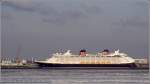 Die 2012 gebaute DISNEY FANTASY (IMO 9445590) liegt am Columbus Cruise Center Bremerhaven. Sie ist 340 m lang, 37 m breit und bietet auf 14 Decks Platz fr 4.000 Passagiere und 1.450 Besatzungsmitglieder. 01.02.2012

