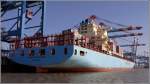 Heckansicht der 2007 gebaute MAERSK SEMARANG (IMO 9330070). Sie ist 333 m lang, 43 m breit, hat eine GT von 94.322, eine DWT von 108.448 t und eine Kapazitt von 8.400 TEU. Sie fhrt unter der Flagge von Liberia mit Heimathafen Monrovia.
Am 22.10.2011 liegt sie an der Stromkaje in Bremerhaven.